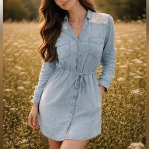 ANTHROPOLOGIE HOLDING HORSES NOVELA CHAMBRAY LACE SHIRTDRESS small